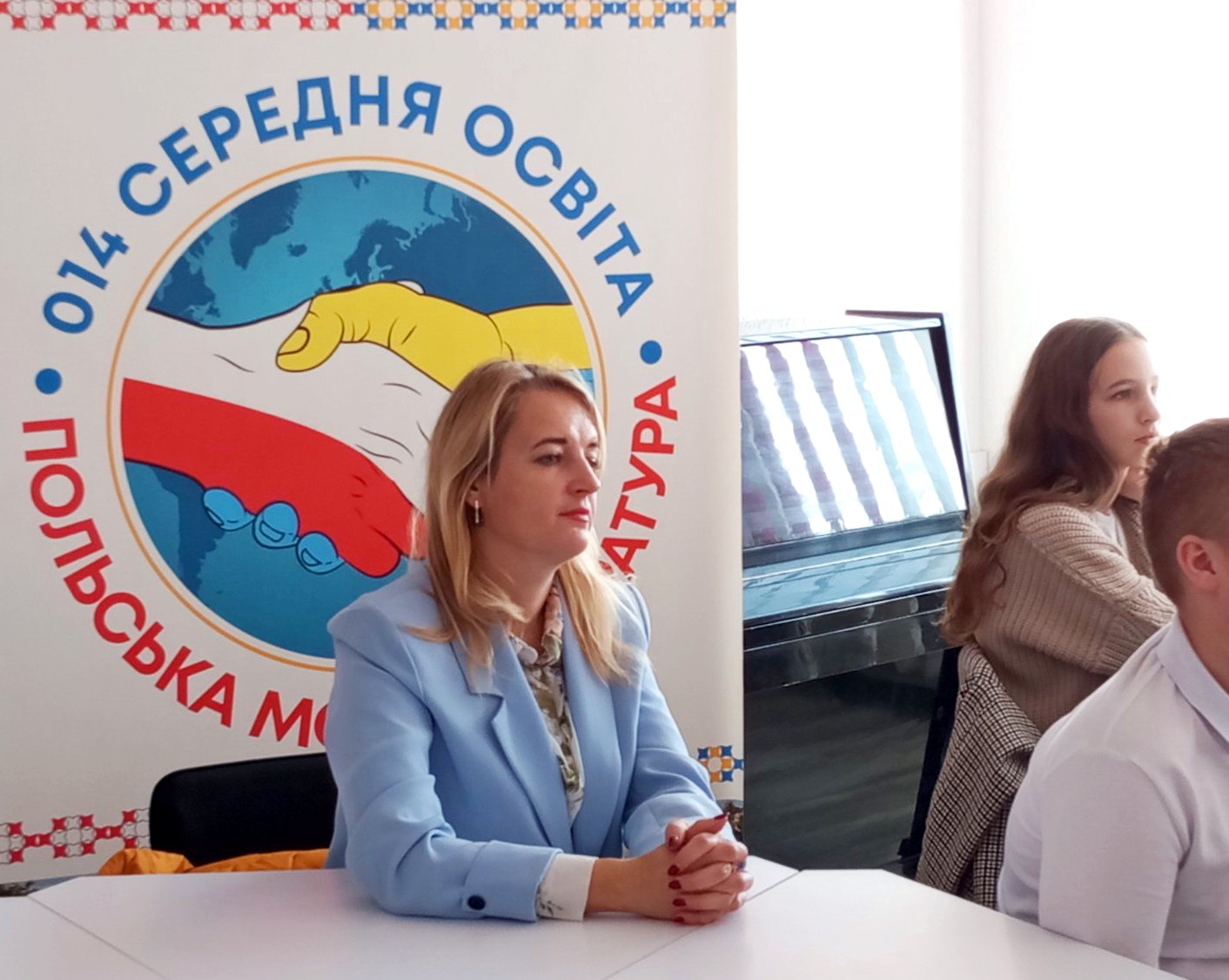 Вчитель української мови та літератури ТЗОШ №6 та колишня випускниця факультету філології і журналістики ТНПУ Лотоцька О. М.